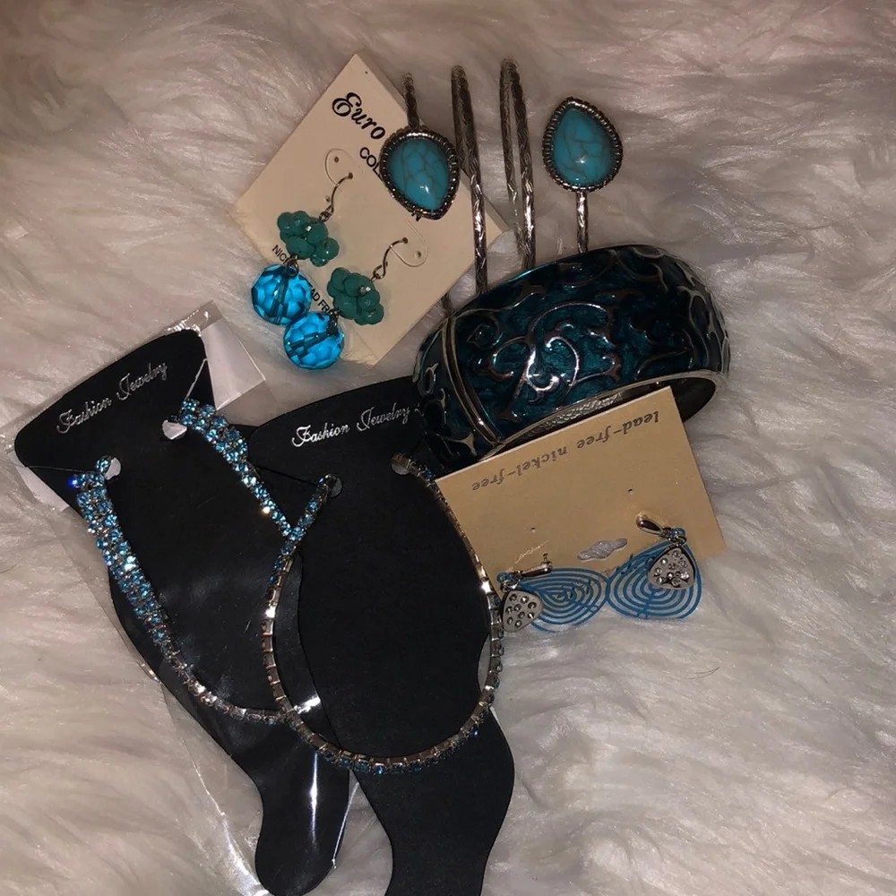 Fashion Jewelry Teal Must Haves - Picture 3 of 9